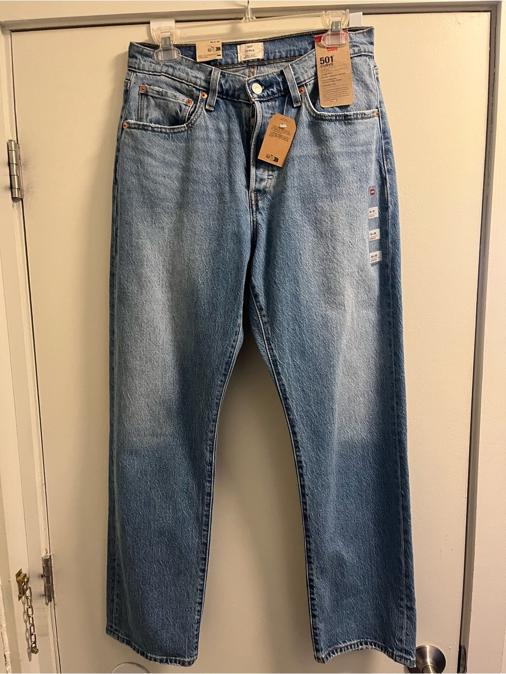 NWT Levi’s 501 curve, 30x30 - Picture 2 of 4